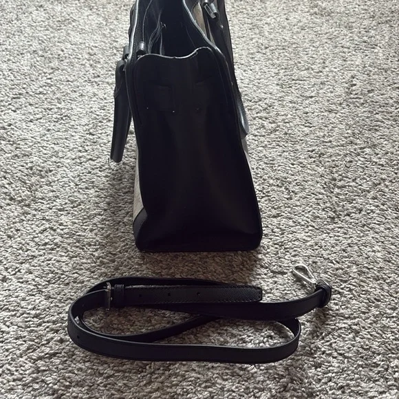 Michael Kors Black and White Purse - Picture 6 of 6